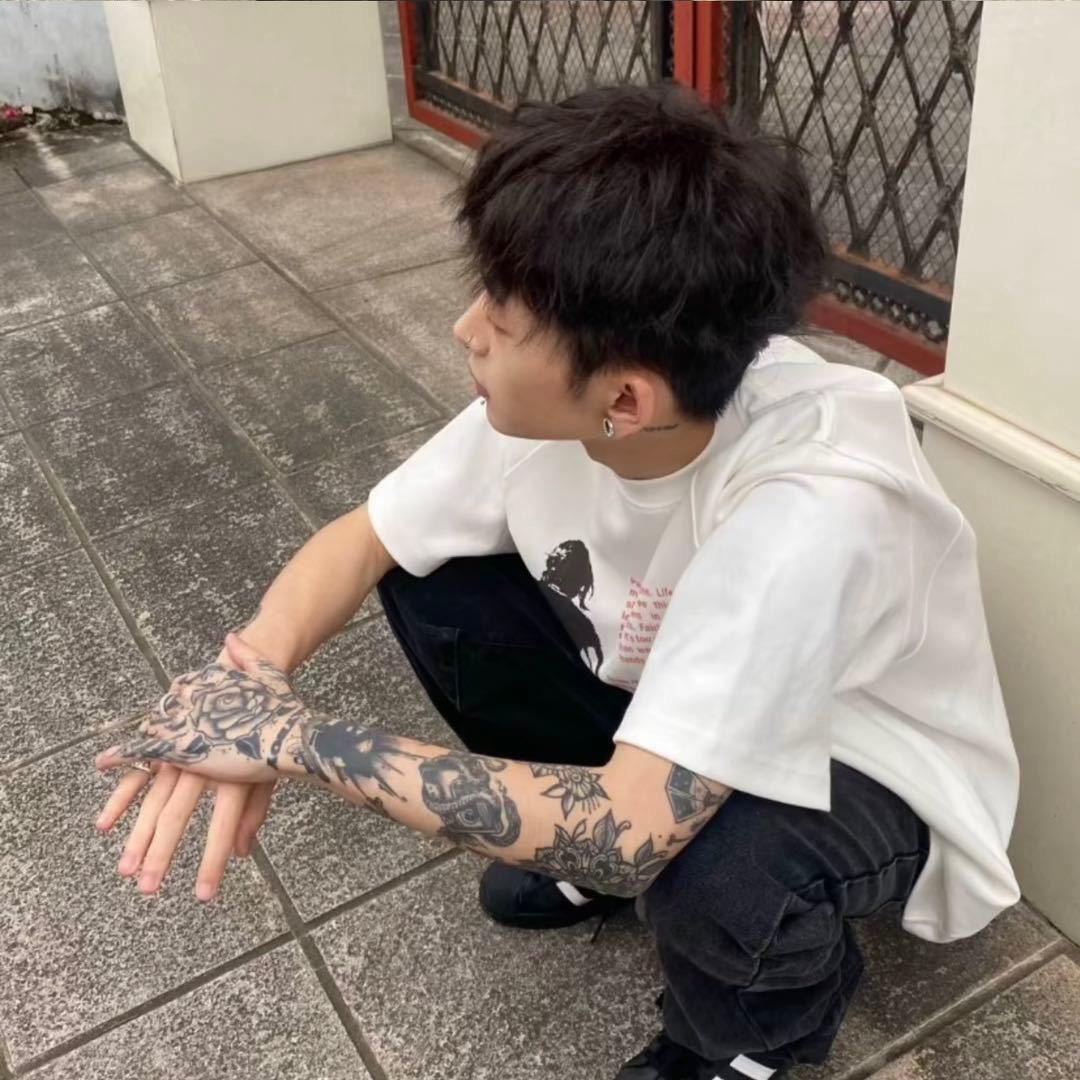 小凌.