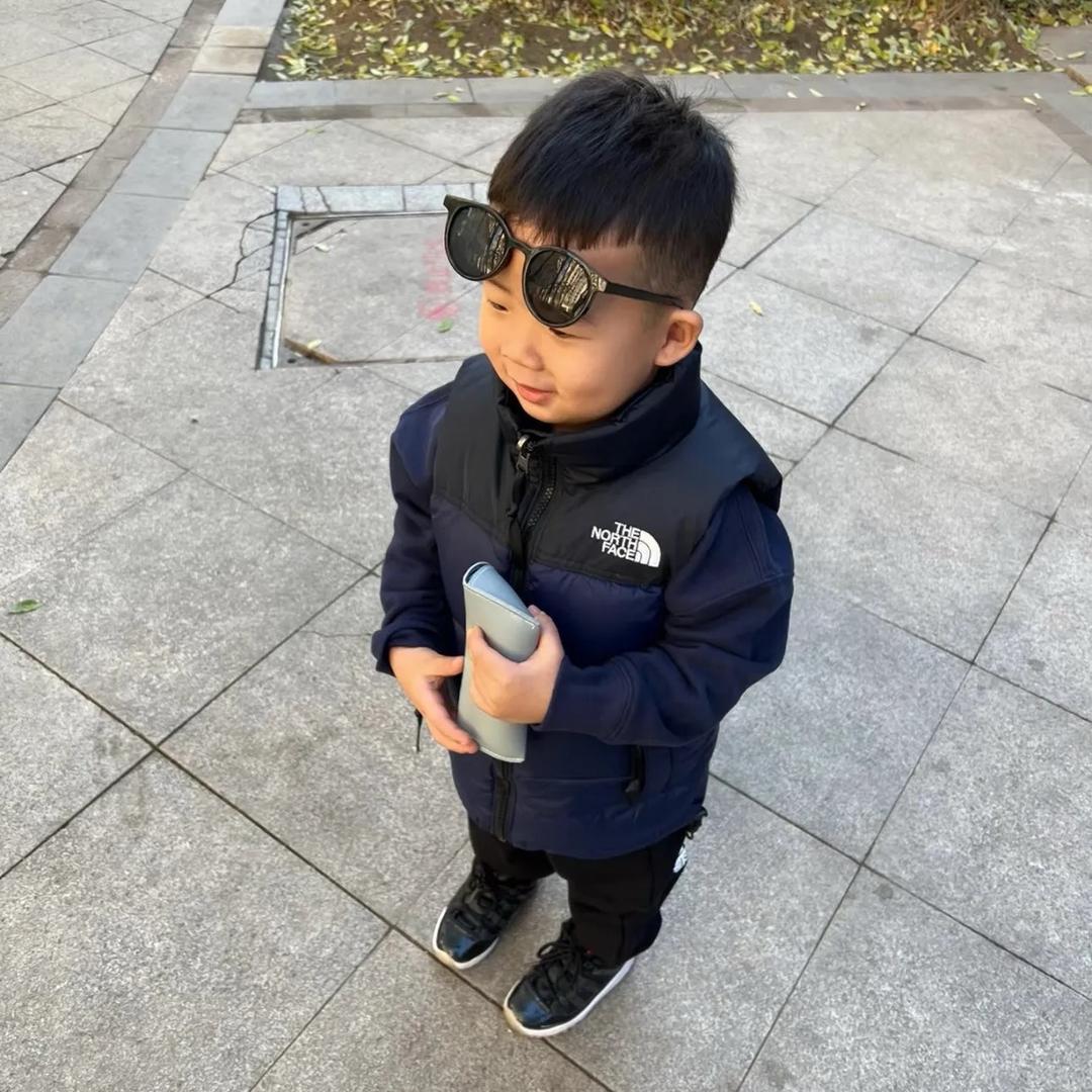 阿磊.