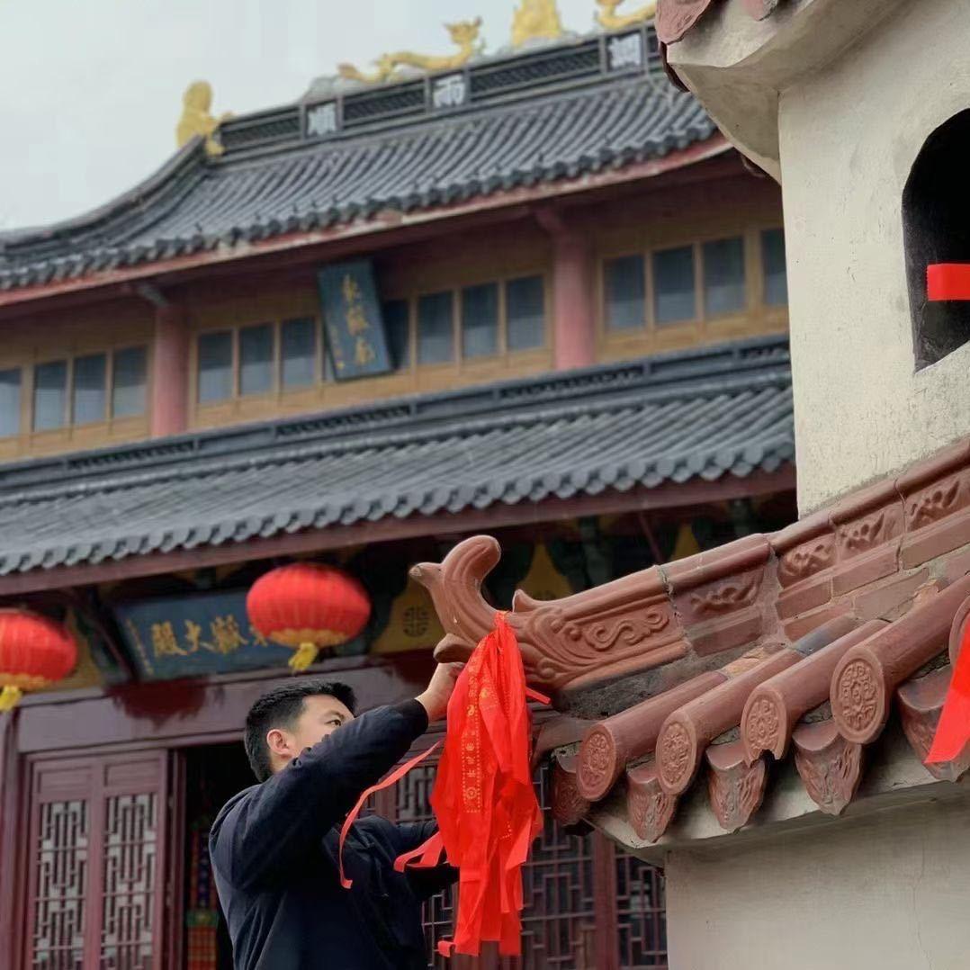 李先生。