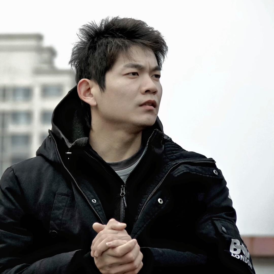 管胜与狗狗螺丝