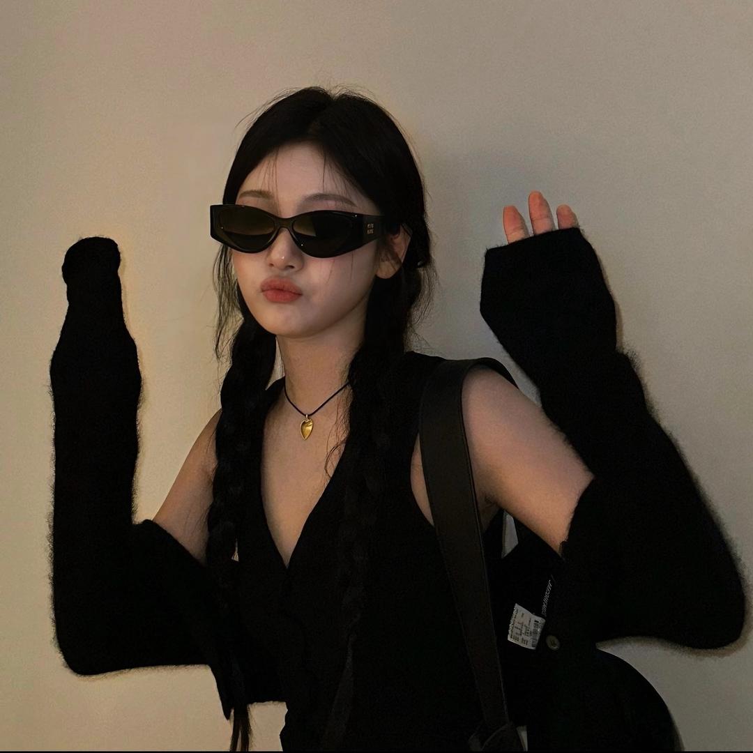 葡萄好困/.