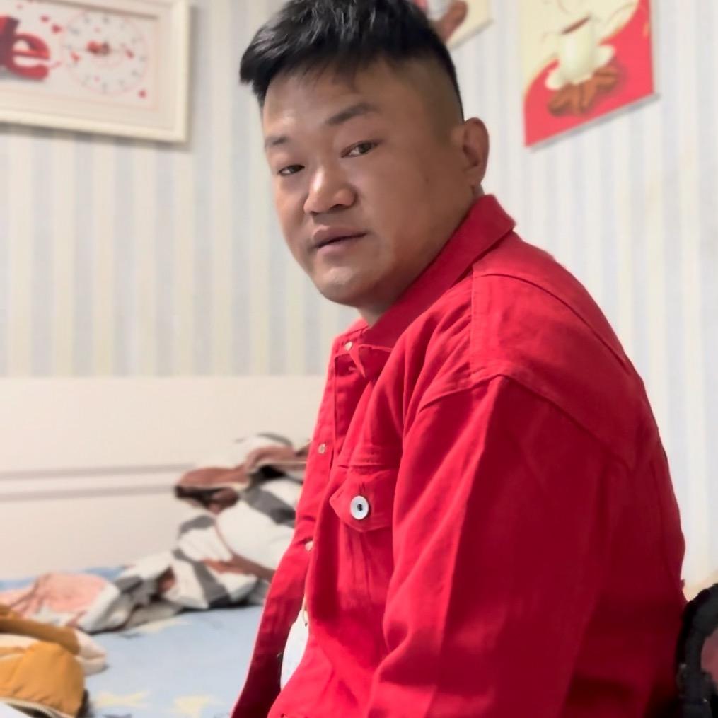 小四轮晨冬 夜市卖烤肠