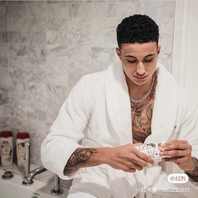 马卡龙大肘子🍖