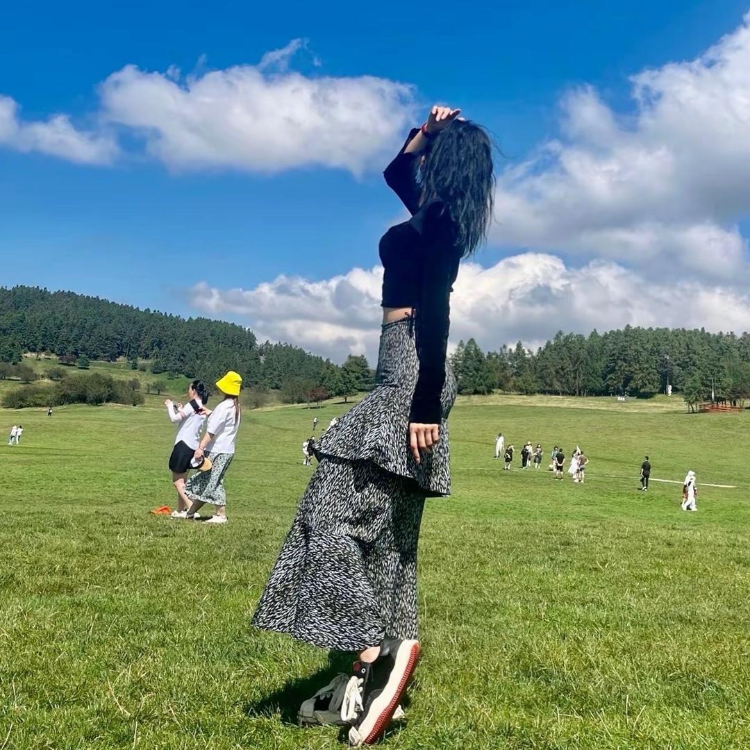 爱吃蜜三刀的大姐姐