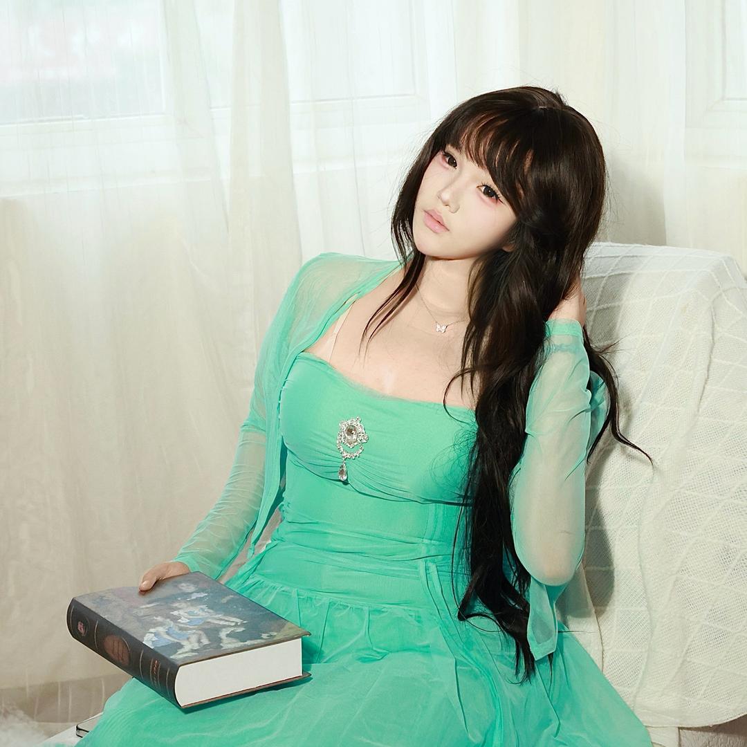 雾矢银月（cos界美妆博主