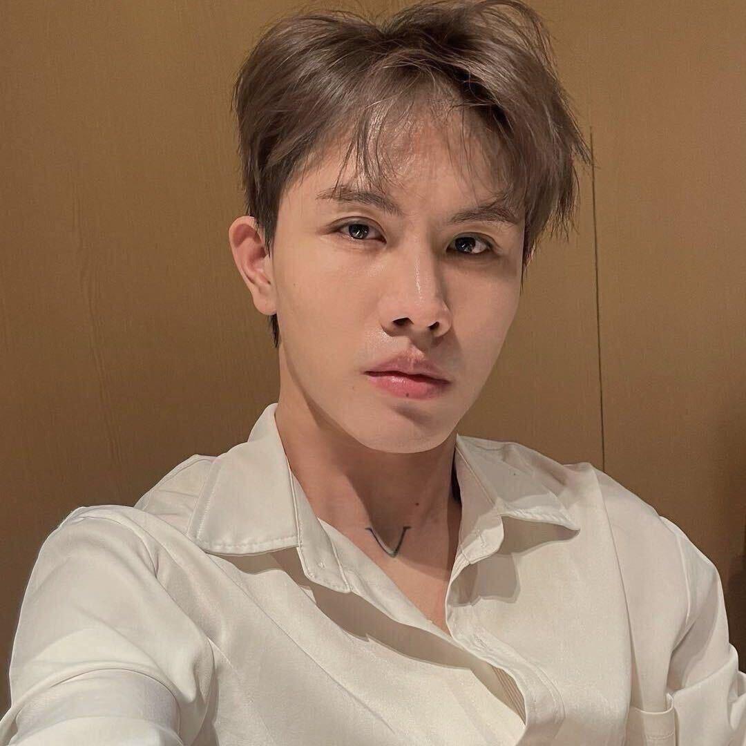 九颗牙潮玩拆盒鸭