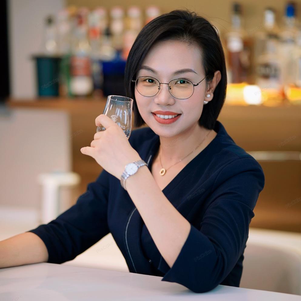 远卓曼丽