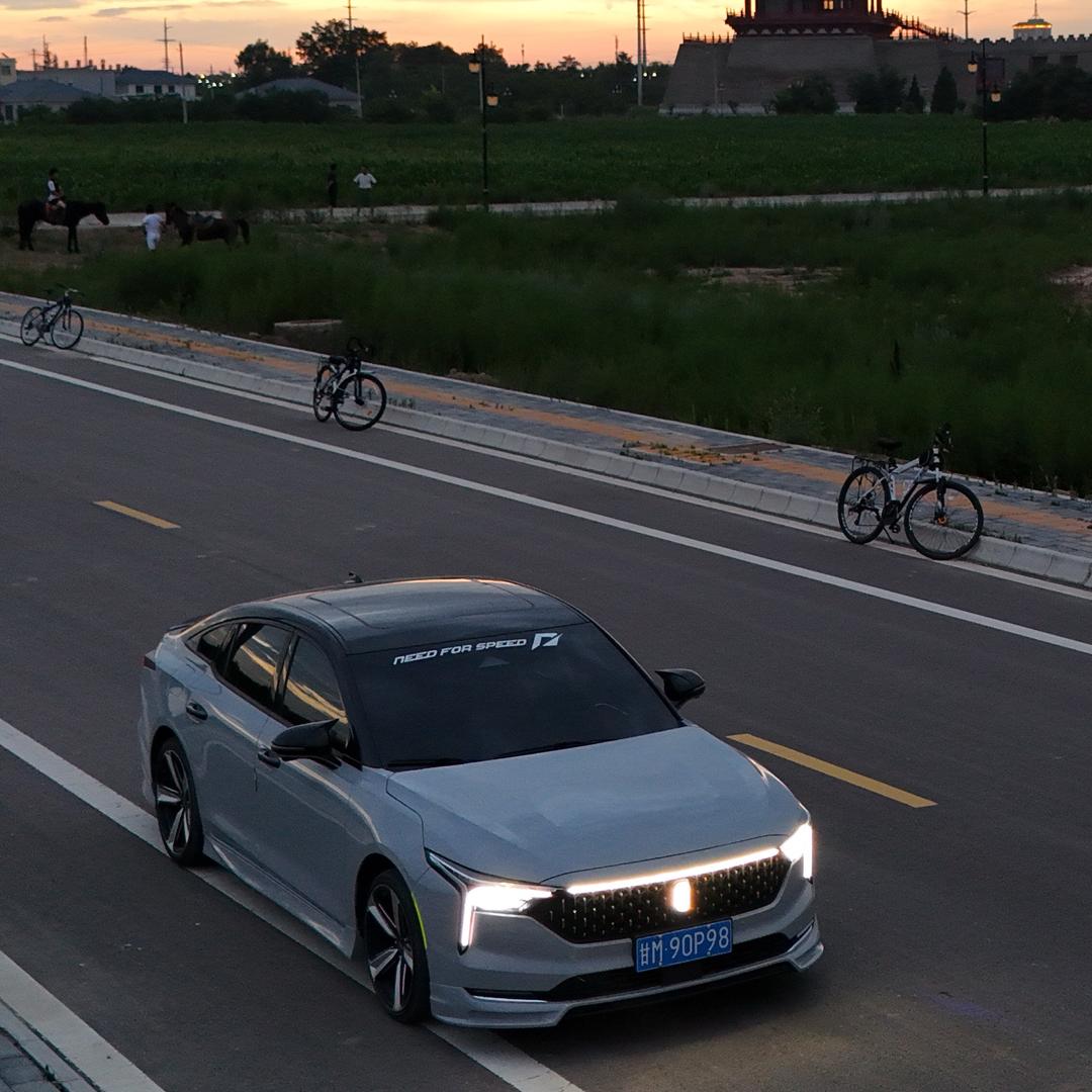 小伙开的冰淇淋-默轩💥