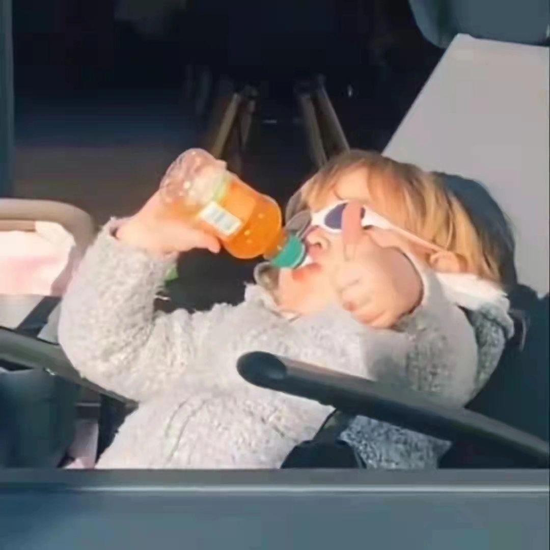 波妞儿爱吃零食