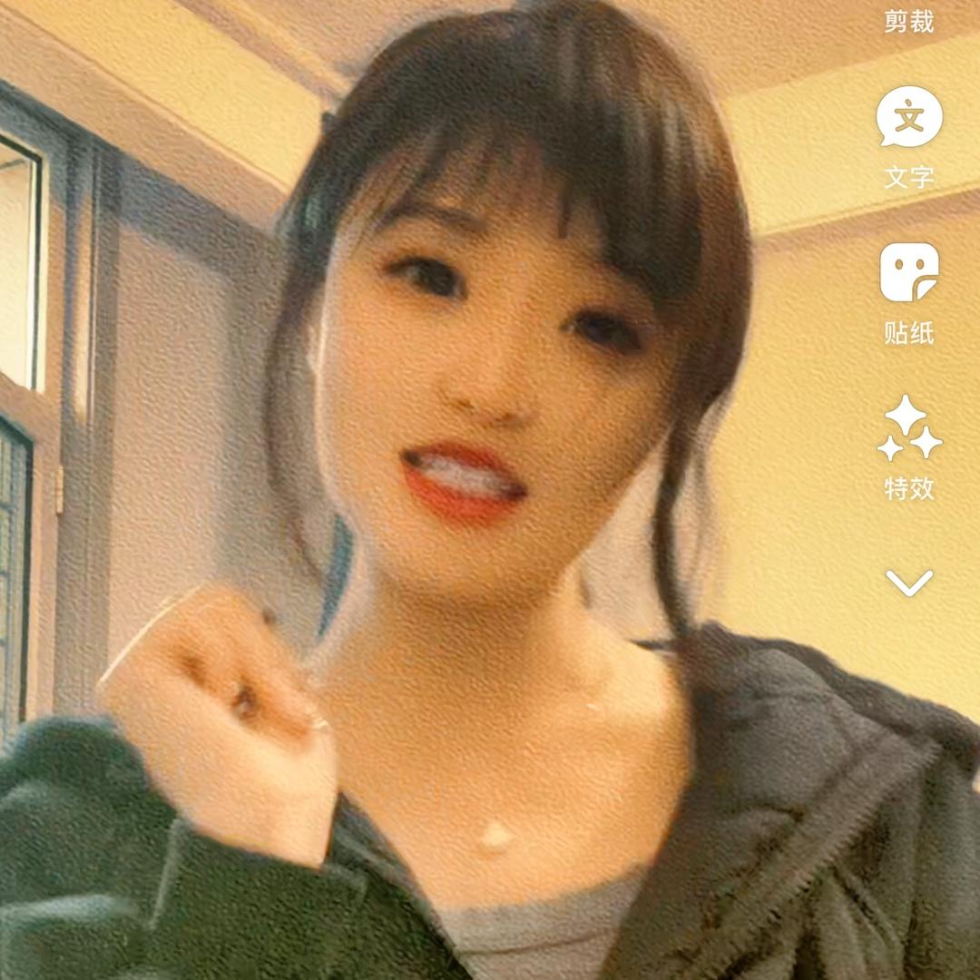 得意的丽丽