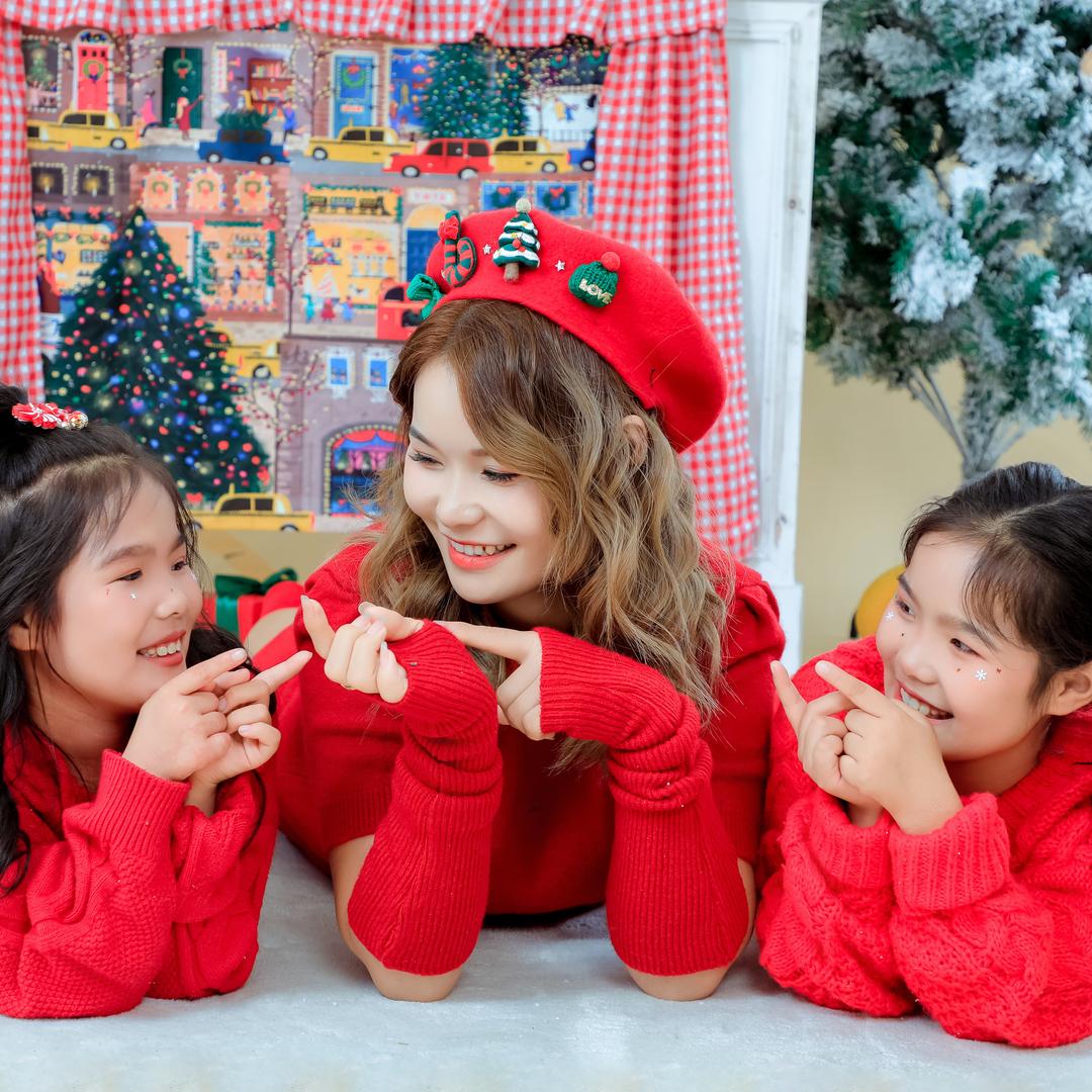 （单亲妈妈）（双胞胎女儿）