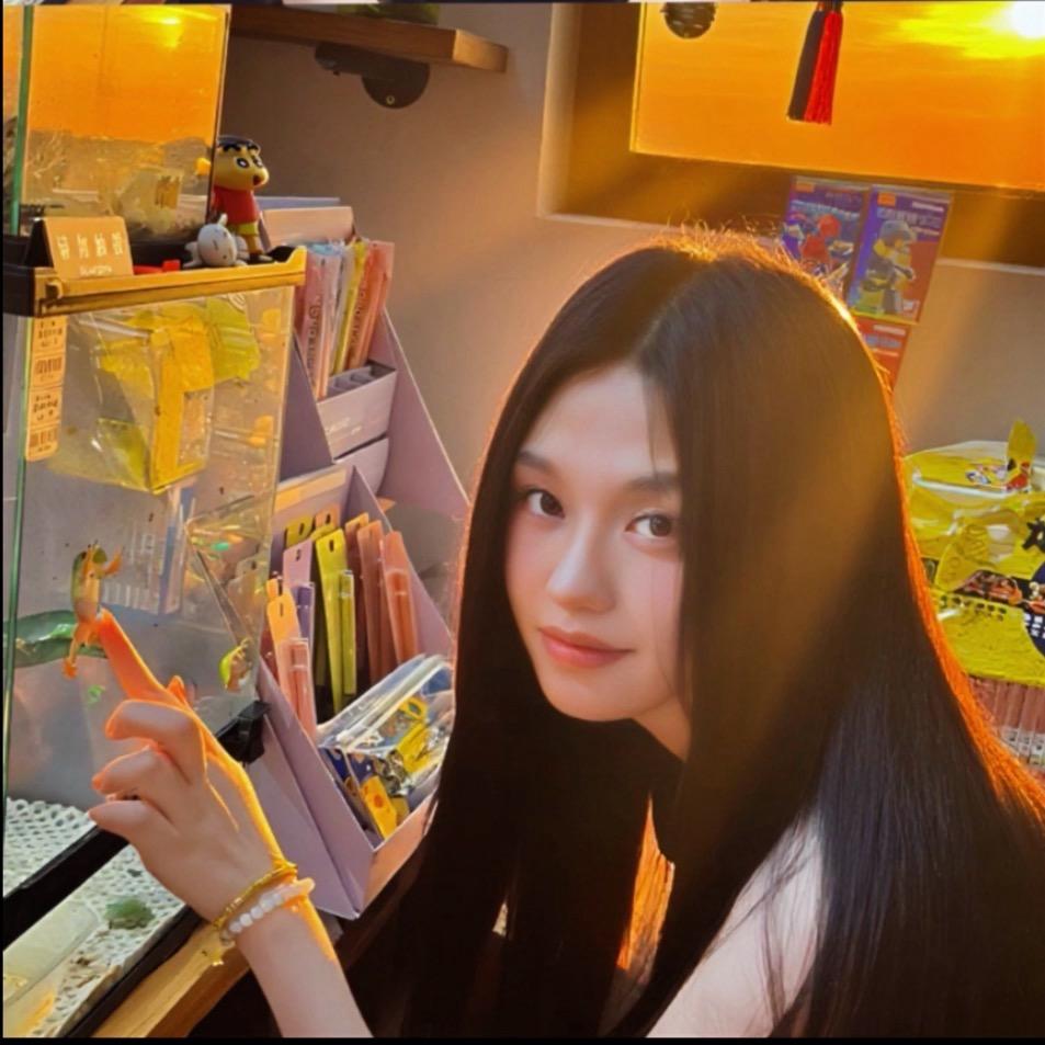 倪可尼（单眼皮