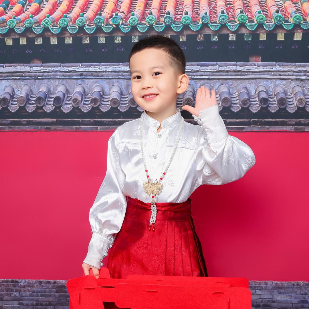小明朗