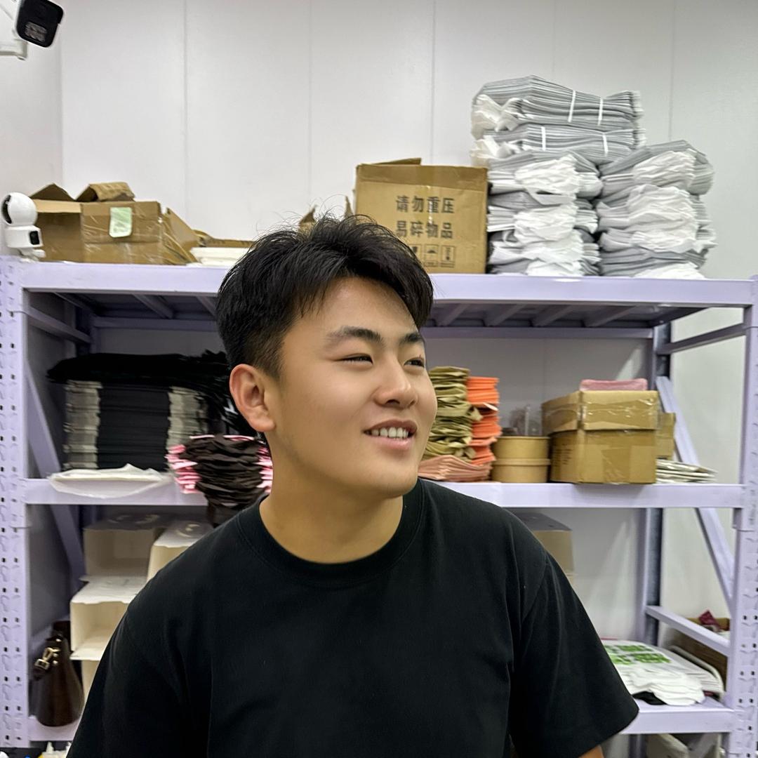 迁安卖榴莲千层的小鸣