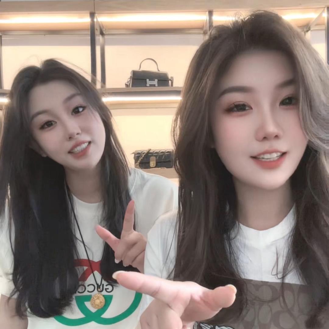 爱唱歌的小姐俩