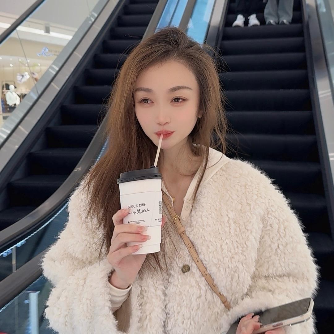 依依
