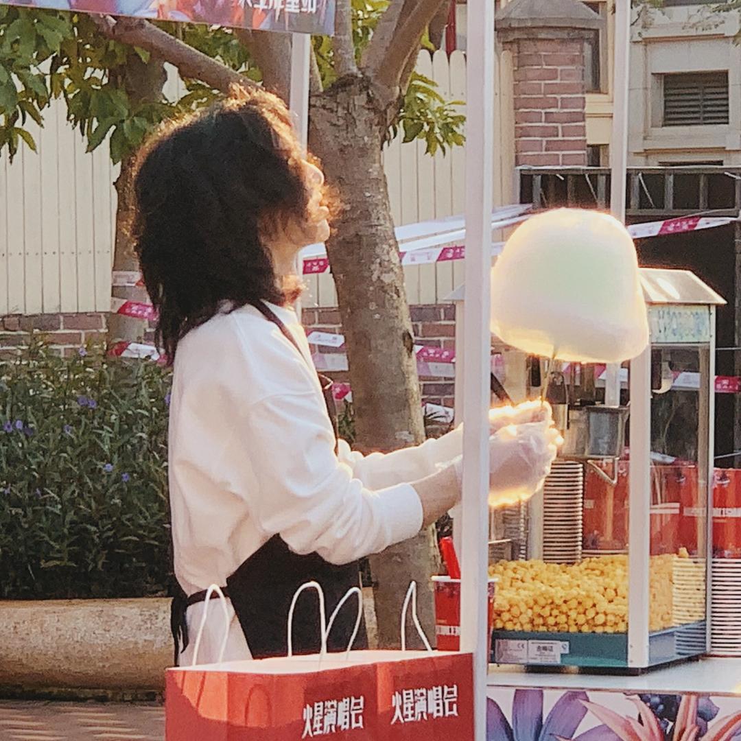 不嘻嘻👻.2021