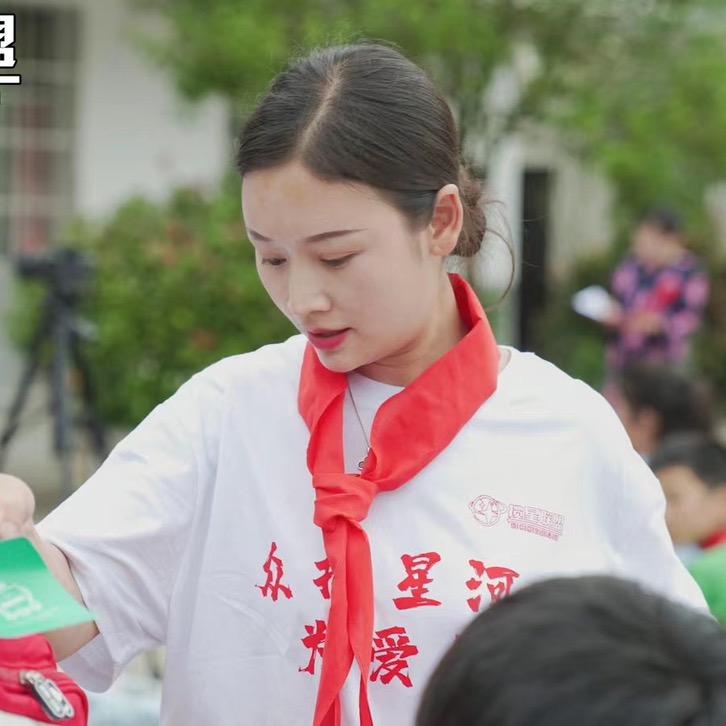 海霞妹妹小助理