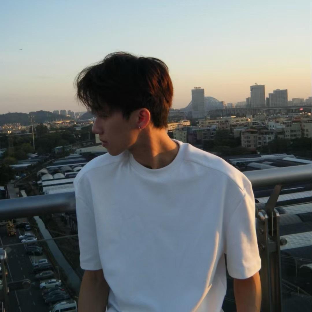 打扮成忧郁总裁被骂装货