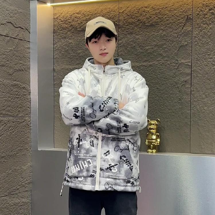 青少年同学服饰