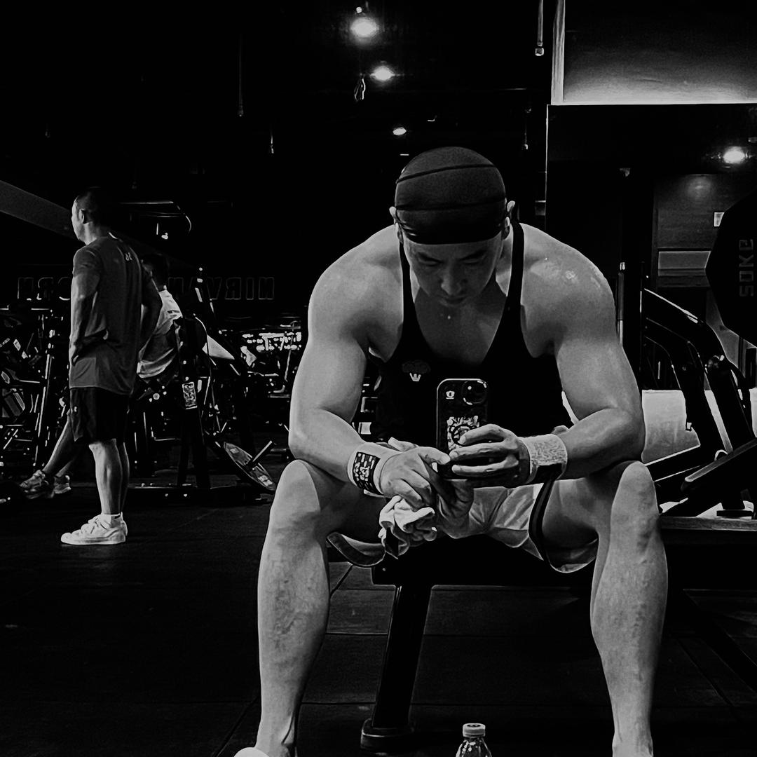 爱撸铁的温先森