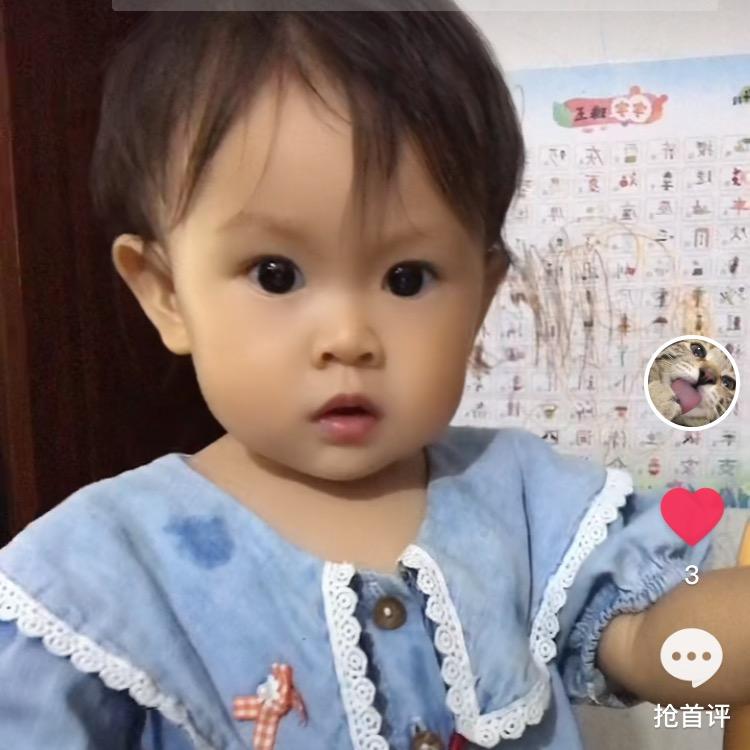 小 诗 妍