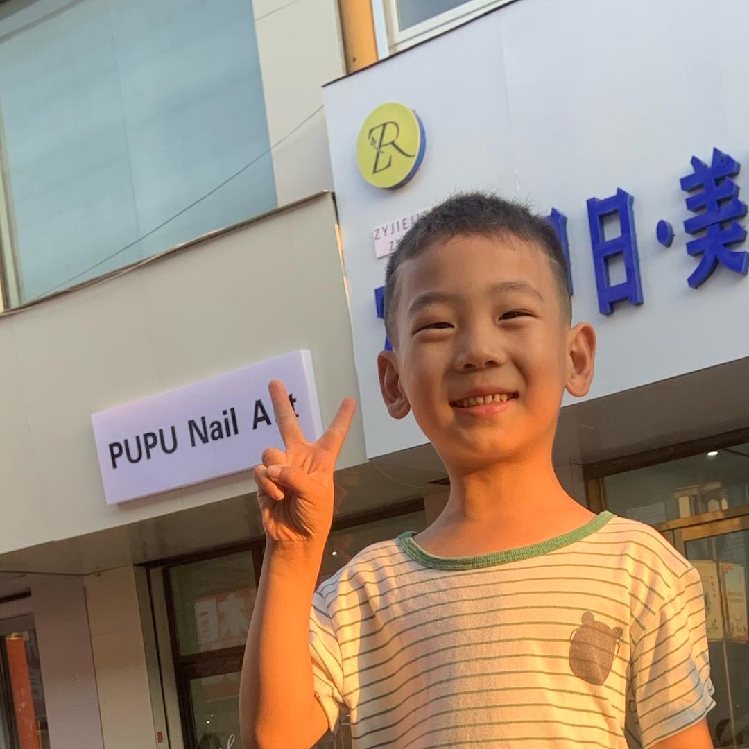 蓝天。李姐