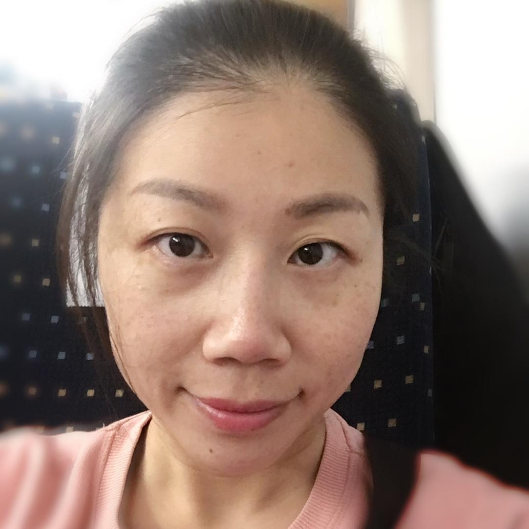 三姐摆摊卖卤菜