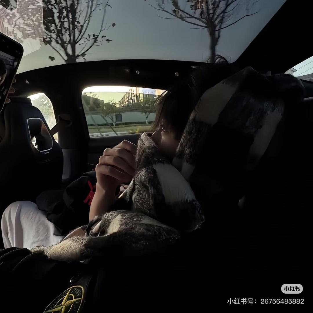 顾易（巷里酒馆club主仪）