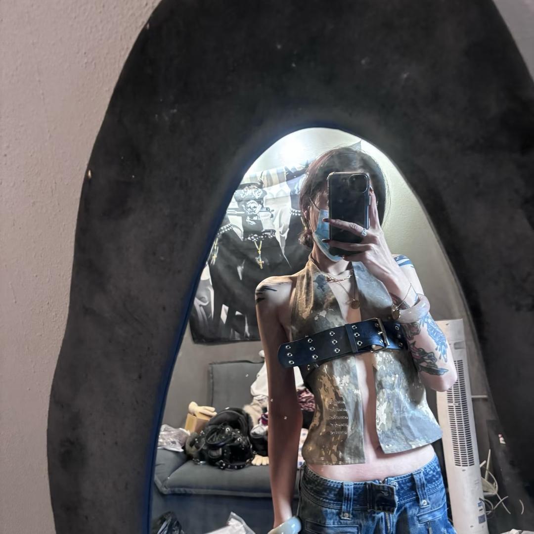 L L