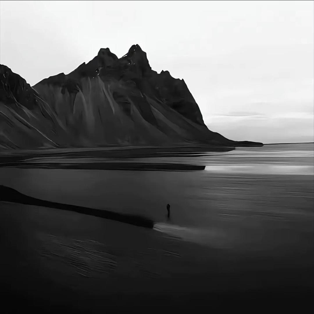 818