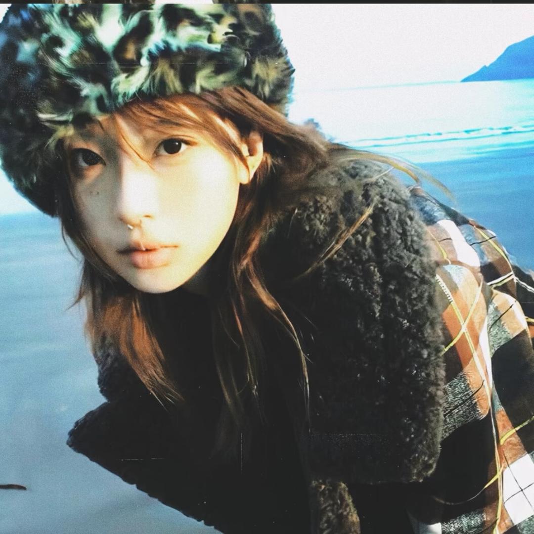 小y^