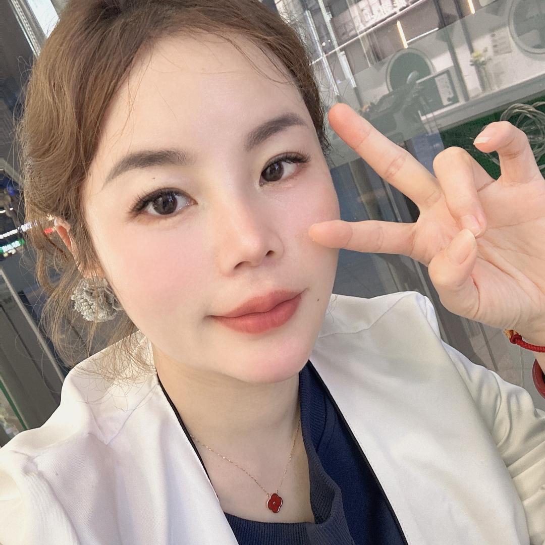 沐与初星光店运泽小姐姐