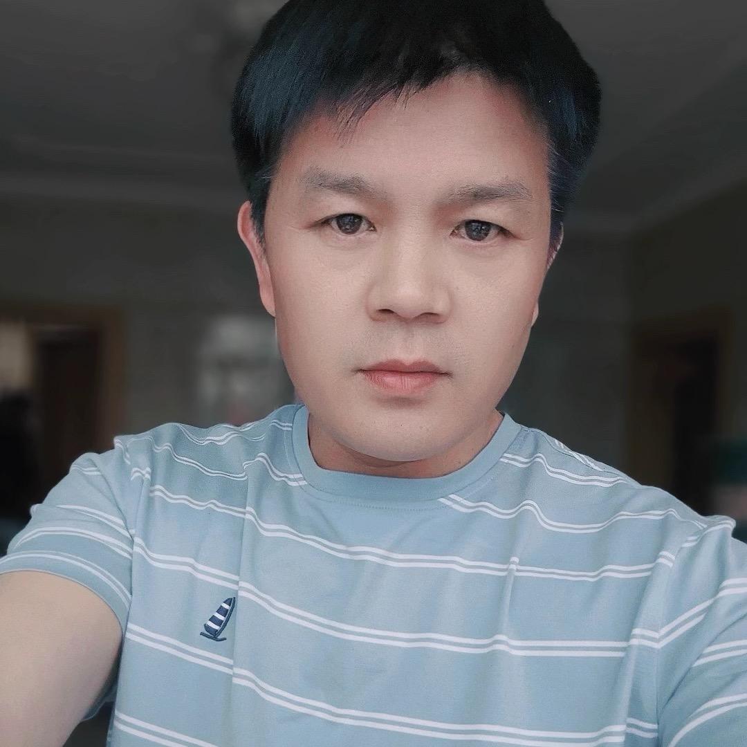 刘，华