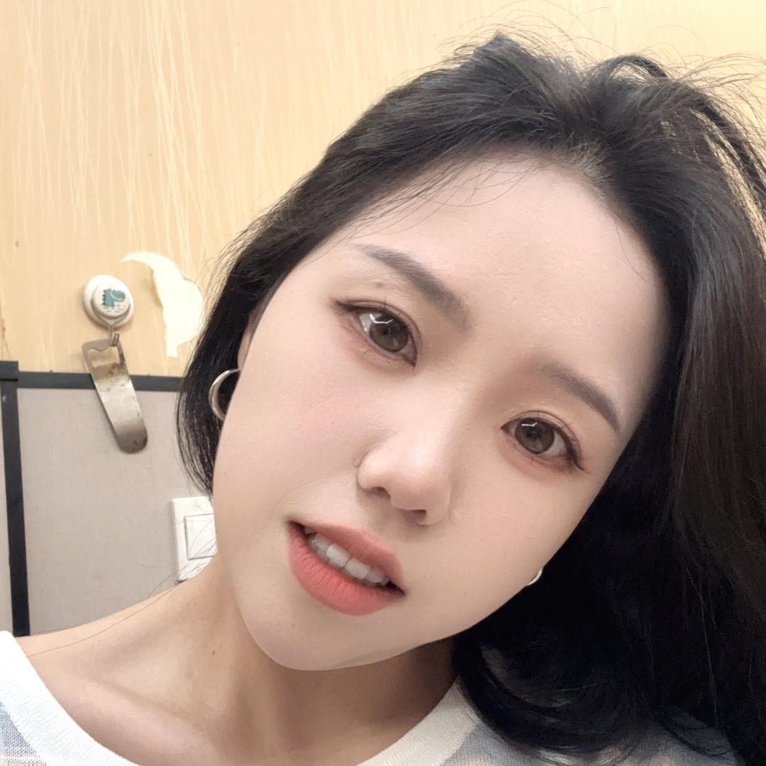 媛媛在摆摊