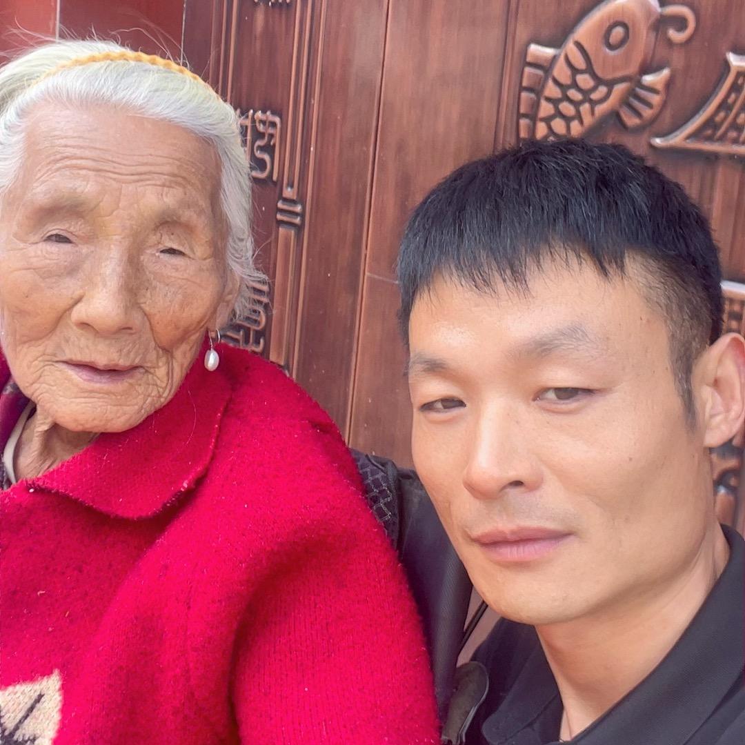 (王志坚)我家有位老寿星