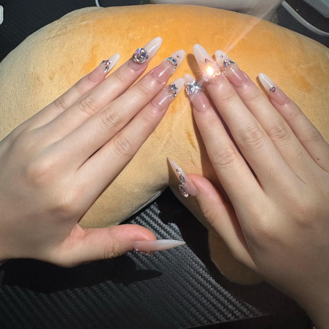 指见手工穿戴甲店