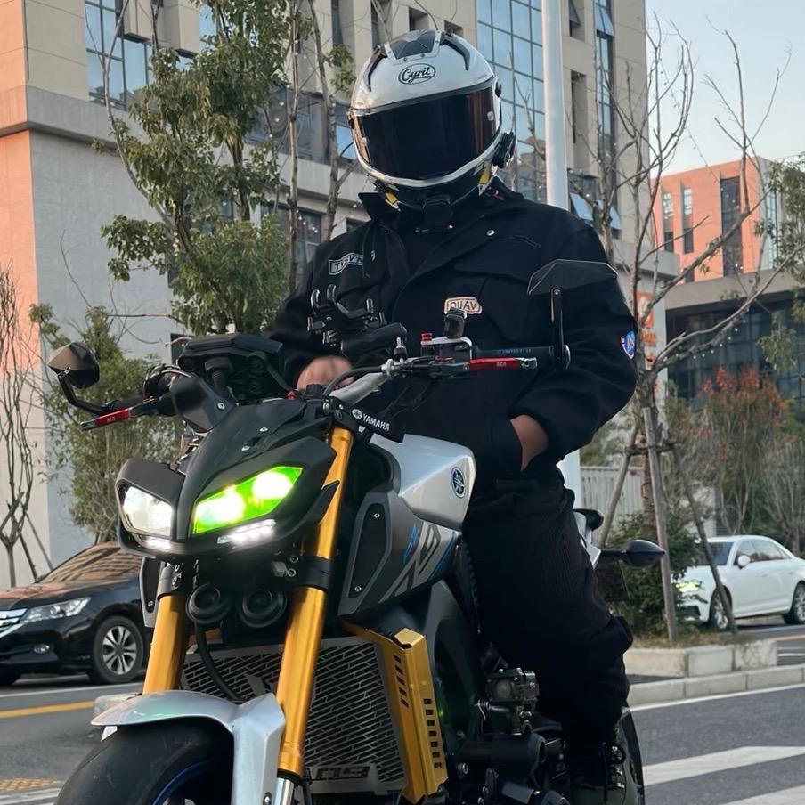 小六🏍️