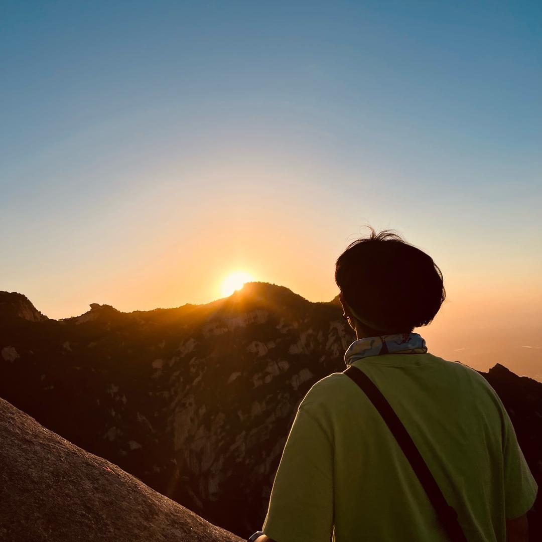 轻舟会过万山