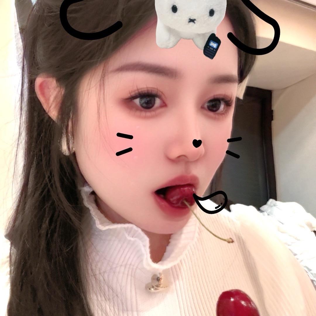 ༺༼⁹Y♡小表妹༻