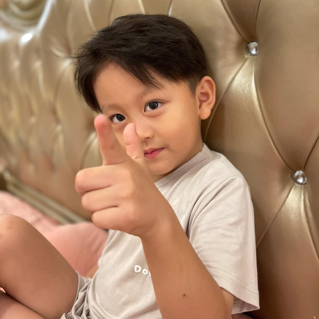 👨‍👩‍👦‍👦Lacy敏