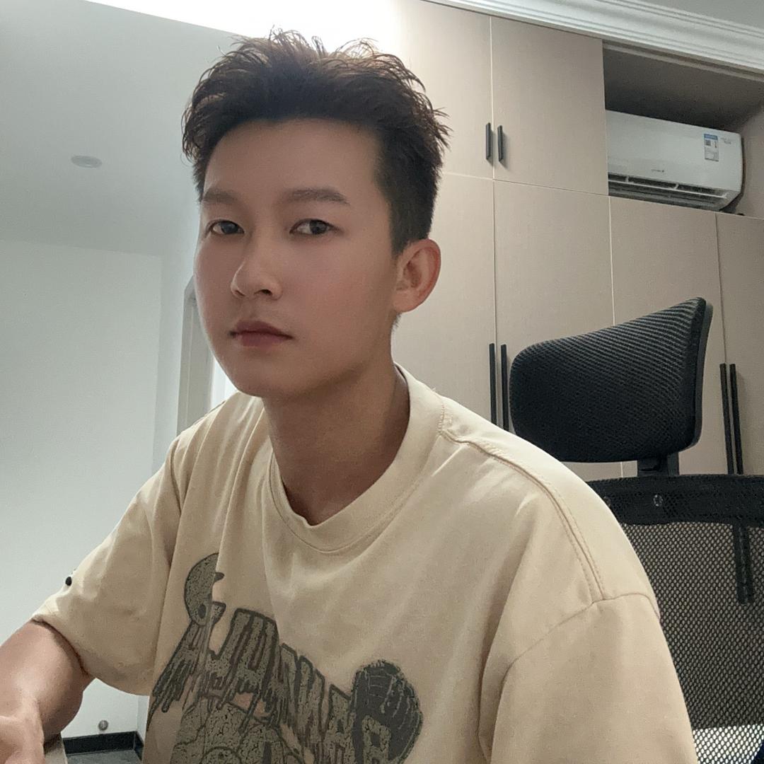 志明。
