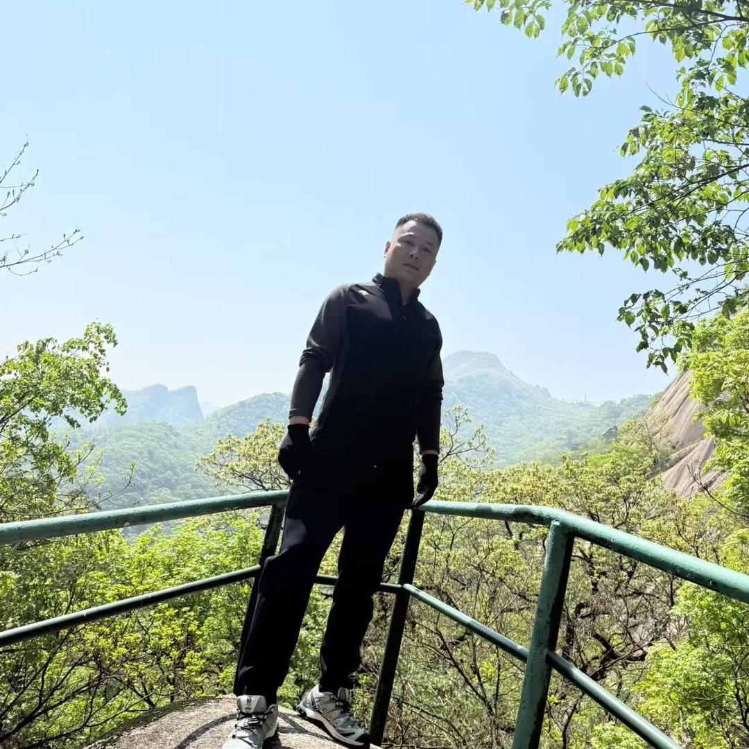 饲养员，老莫。