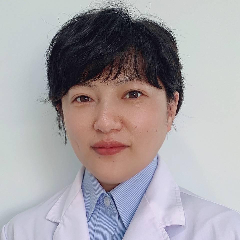 儿科医生李成瑶