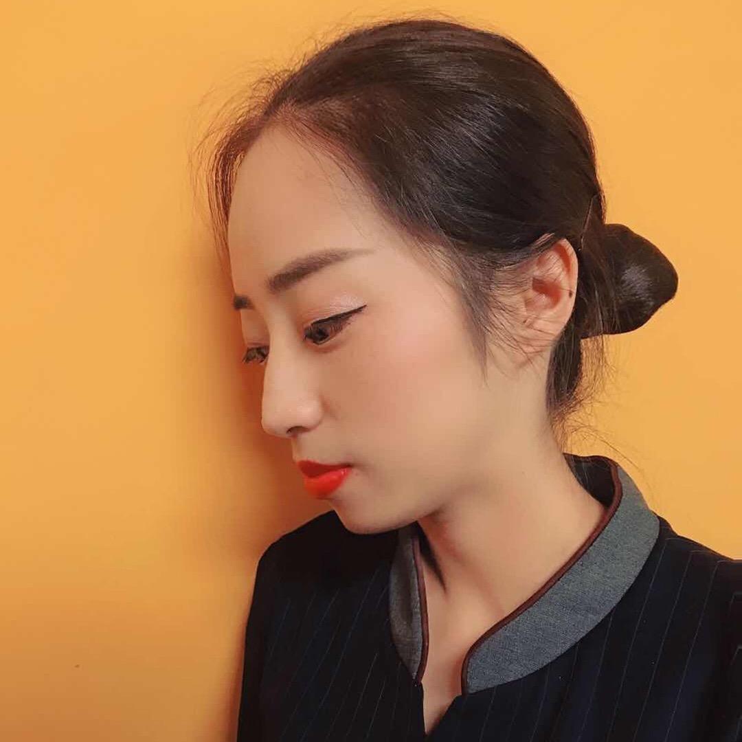 昆明机场小桃子