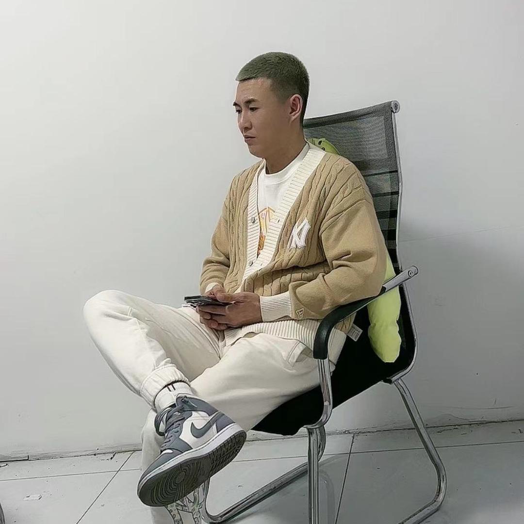 别碰我,你不配