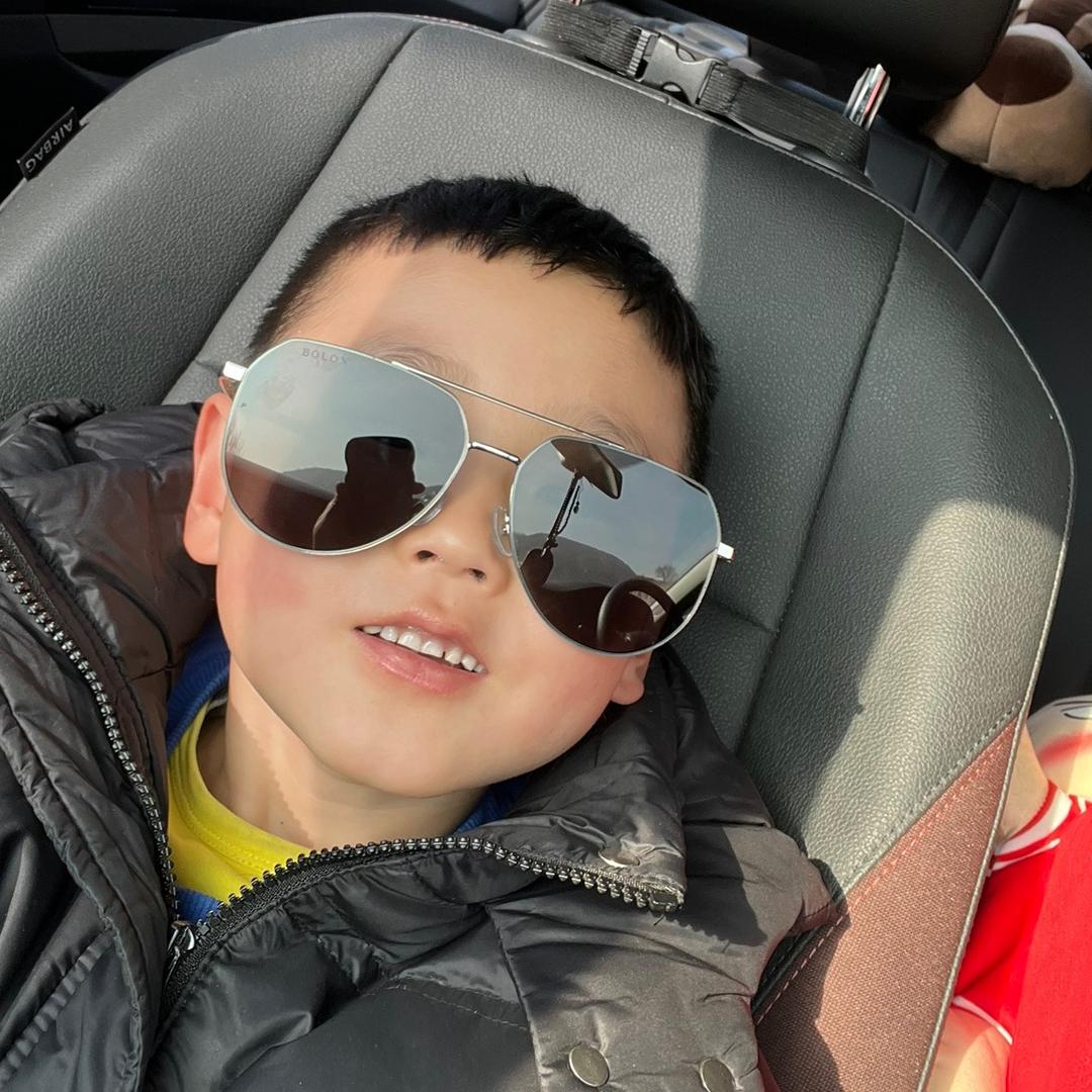 农夫三拳、有点疼.