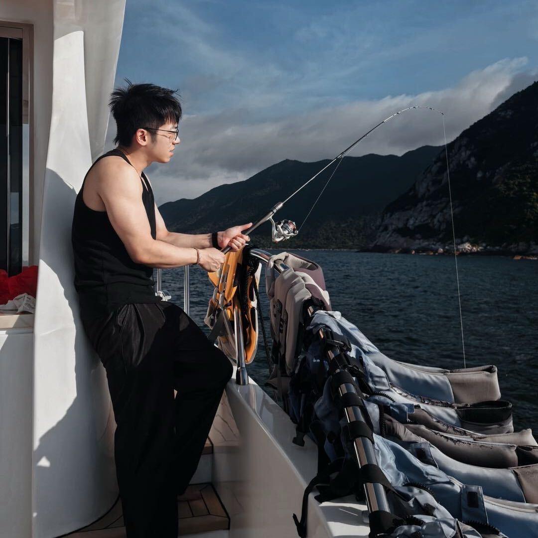 脚滑的隔壁老王