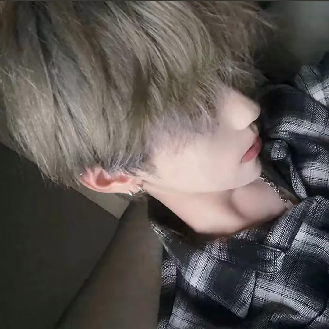 江明希.