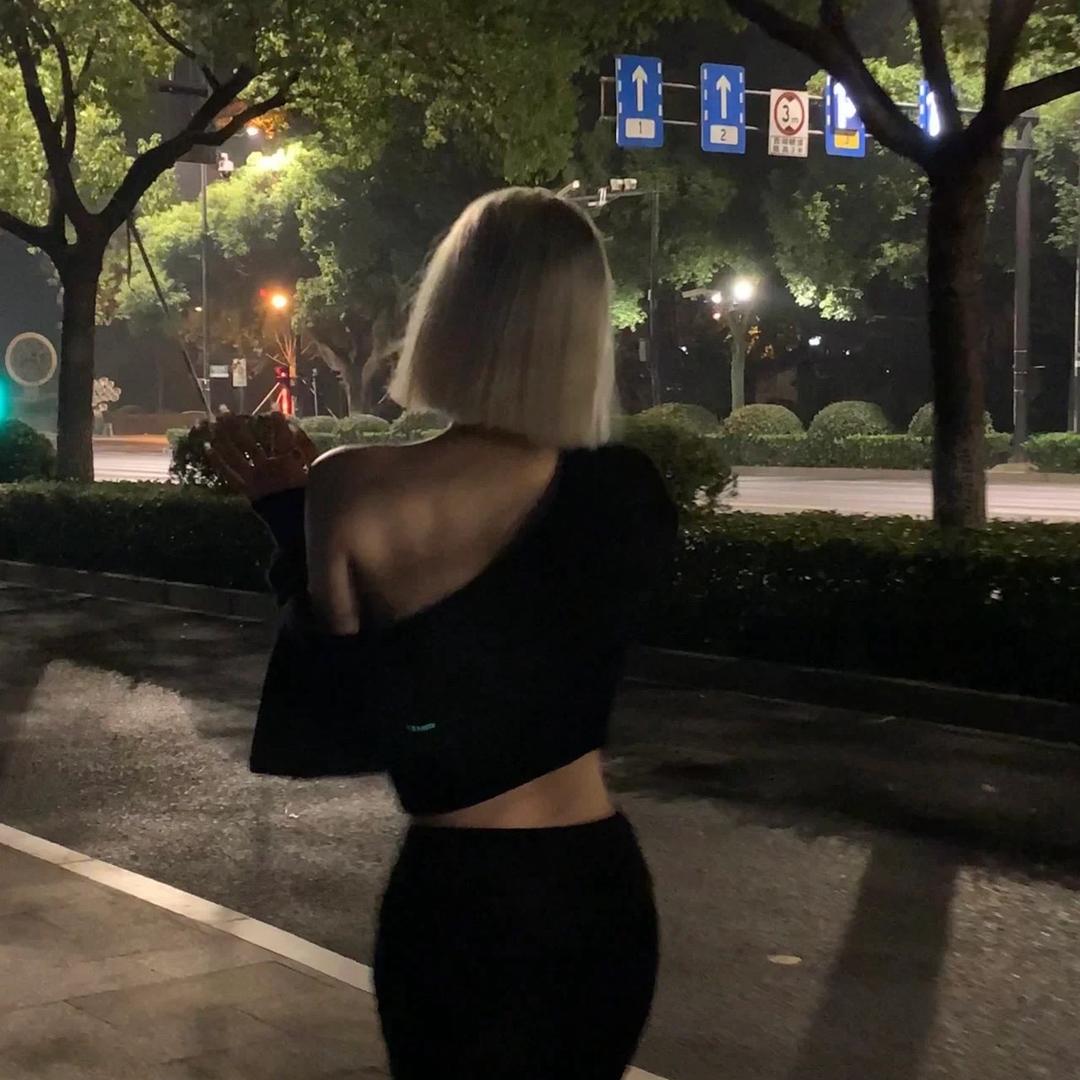 陈陈.